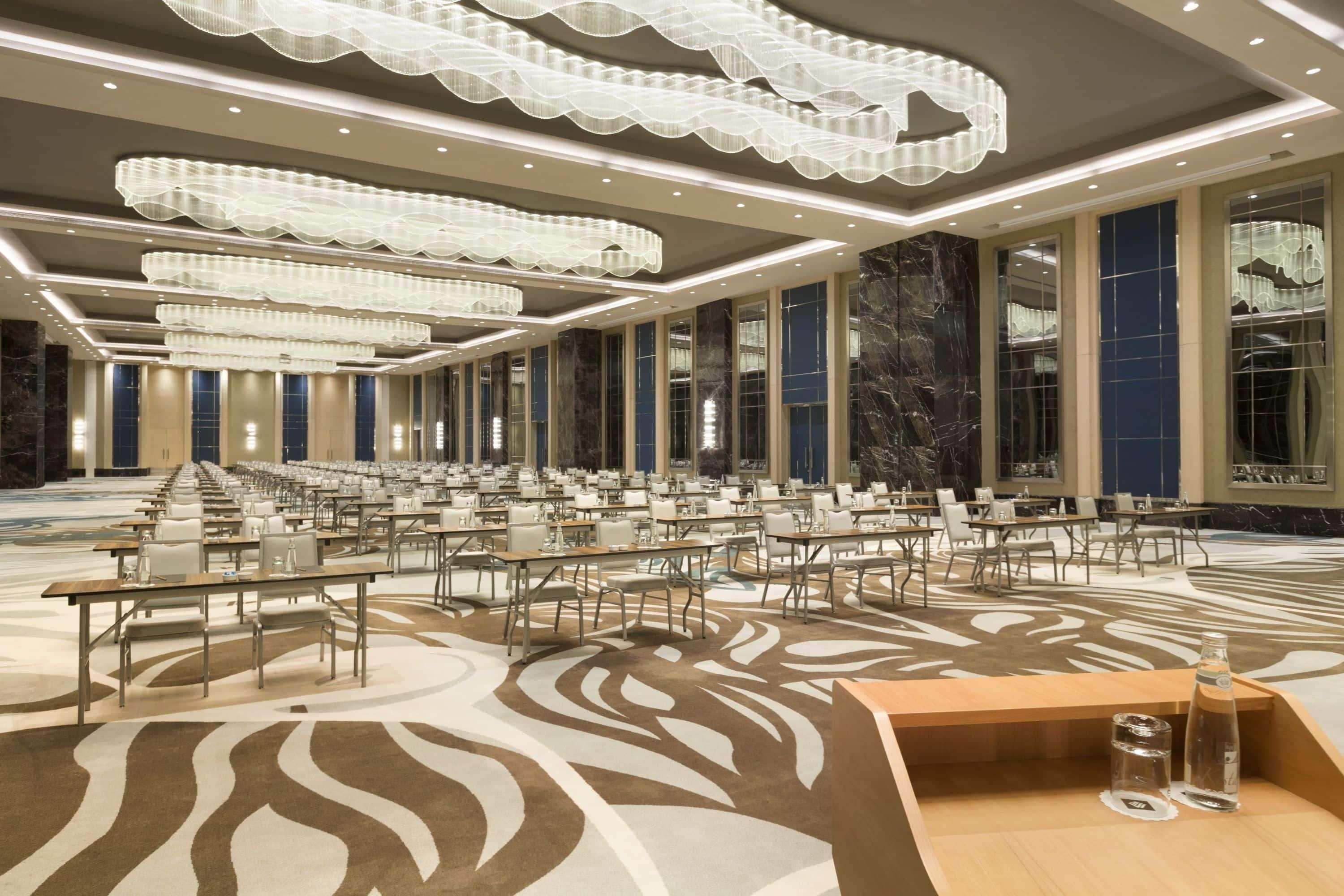 Wyndham Grand Istanbul Levent Hotel & Conference Center 伊斯坦布尔 外观 照片 The interior of the ballroom