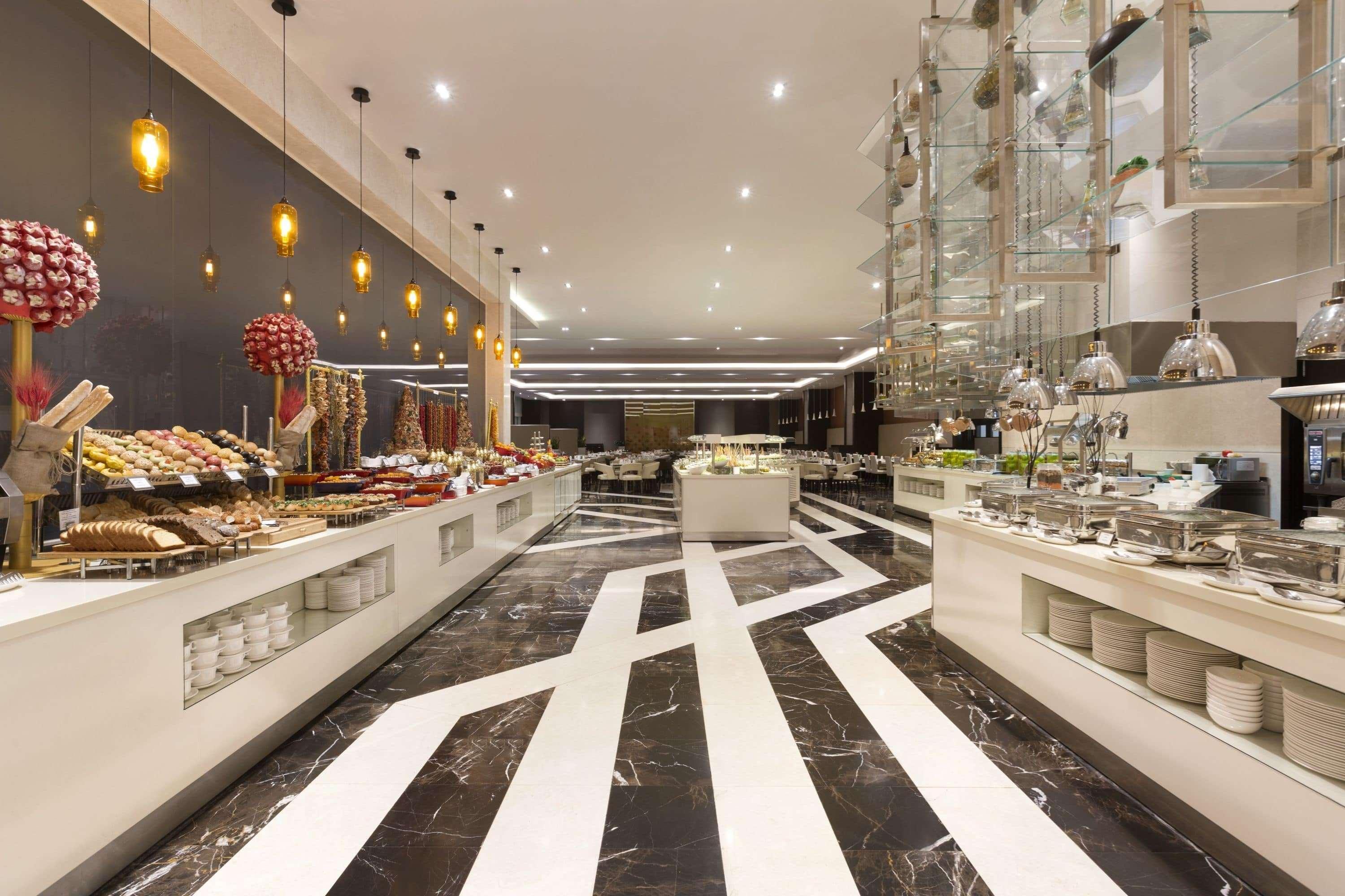 Wyndham Grand Istanbul Levent Hotel & Conference Center 伊斯坦布尔 外观 照片 The buffet at the hotel