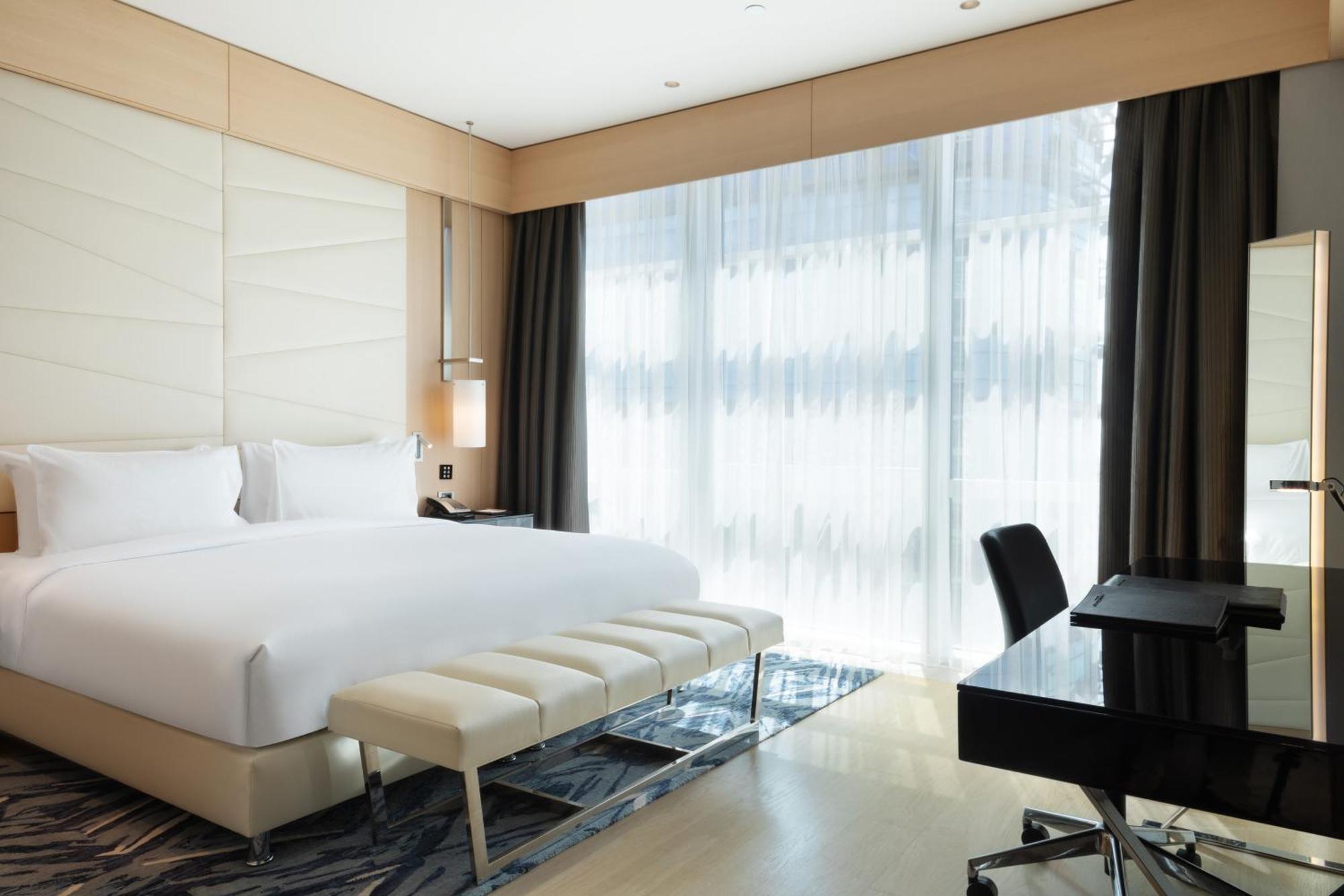 Wyndham Grand Istanbul Levent Hotel & Conference Center 伊斯坦布尔 外观 照片 A room at the hotel