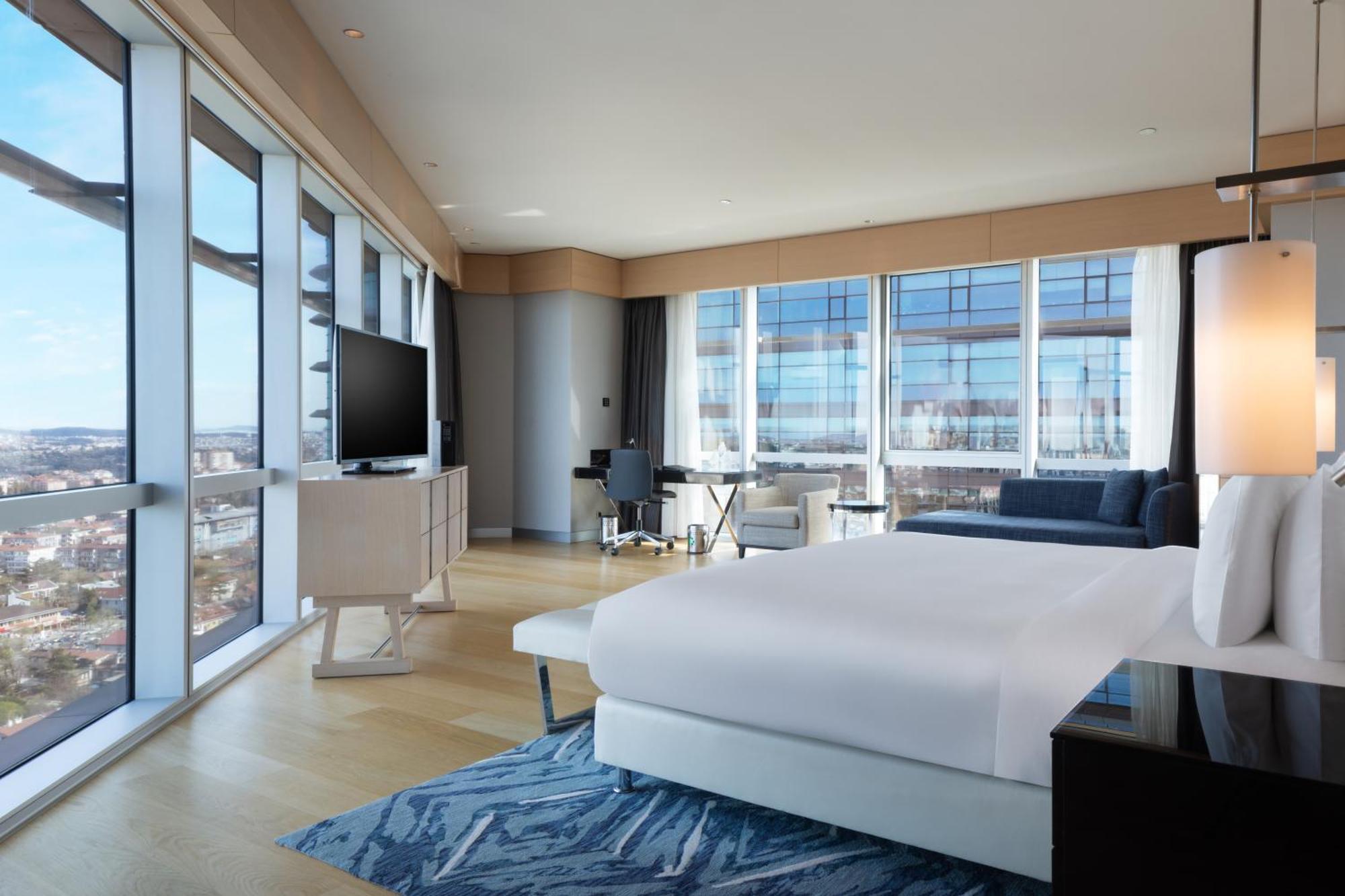 Wyndham Grand Istanbul Levent Hotel & Conference Center 伊斯坦布尔 外观 照片 A guest room at the hotel