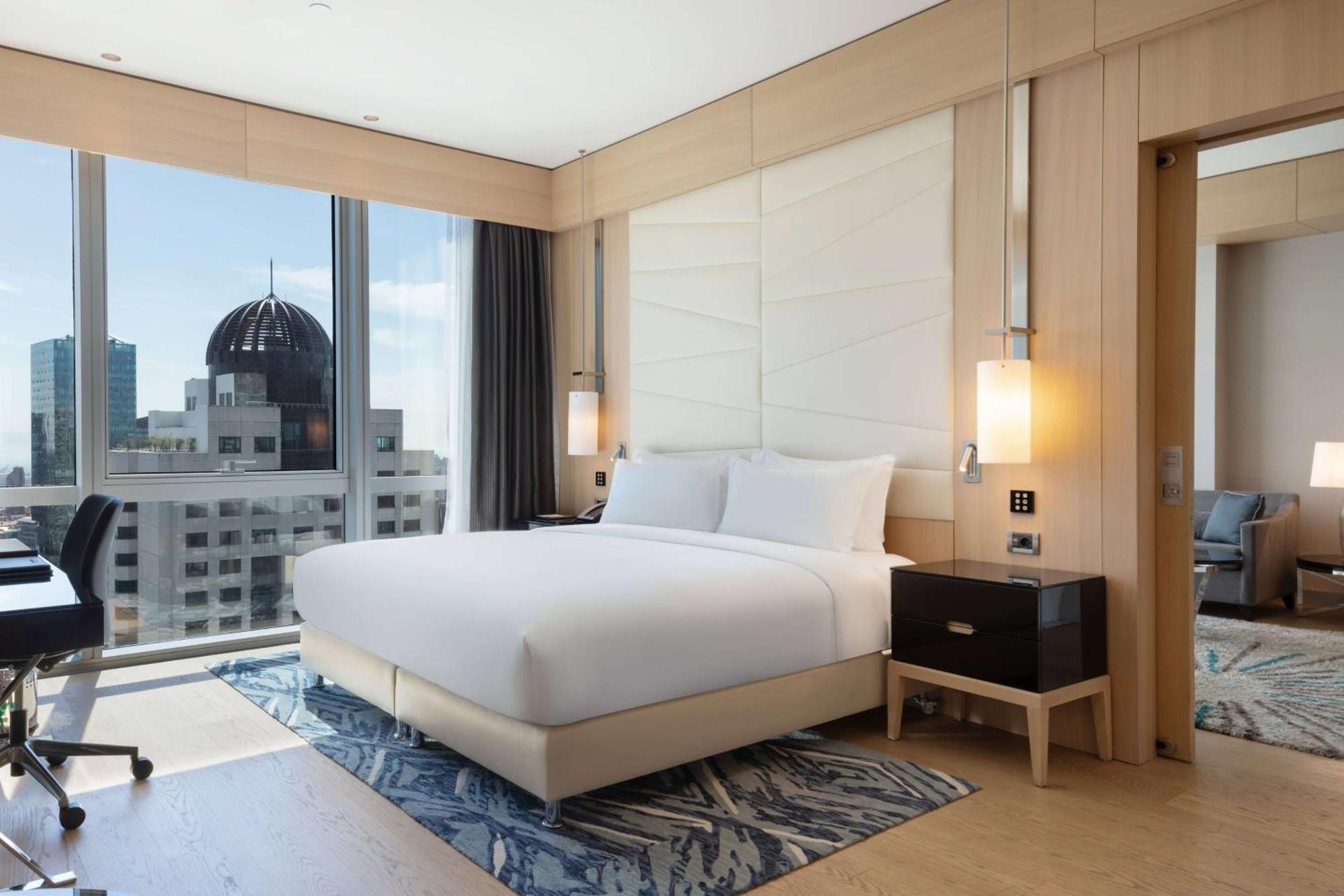 Wyndham Grand Istanbul Levent Hotel & Conference Center 伊斯坦布尔 外观 照片 A bedroom at the hotel